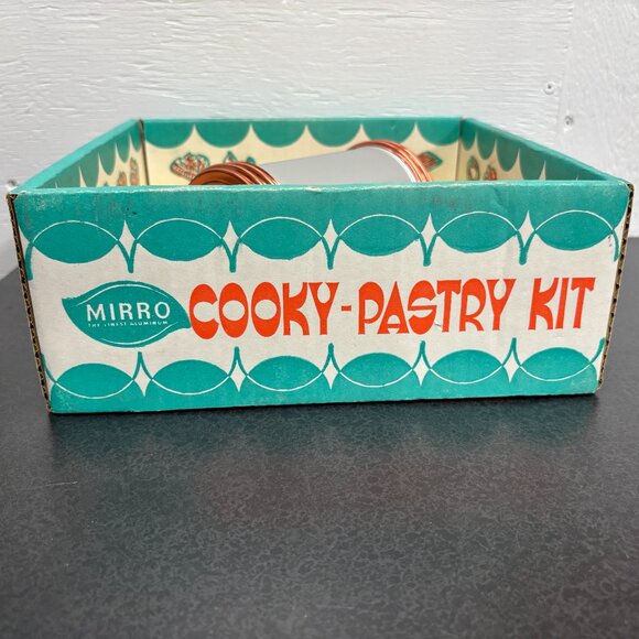 Vintage Mirro Cooky Pastry Kit M0358-22, Pastry Press Spritz 12 Disc 3 Tips - Picture 3 of 9